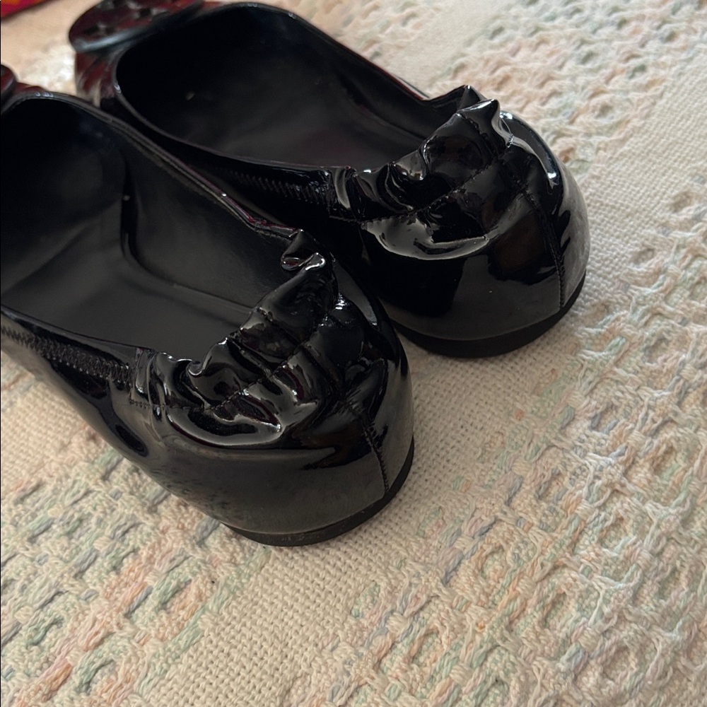 Tory Burch glossy black patent Reva ballet flats sz 8.5 w/box - Picture 3 of 8